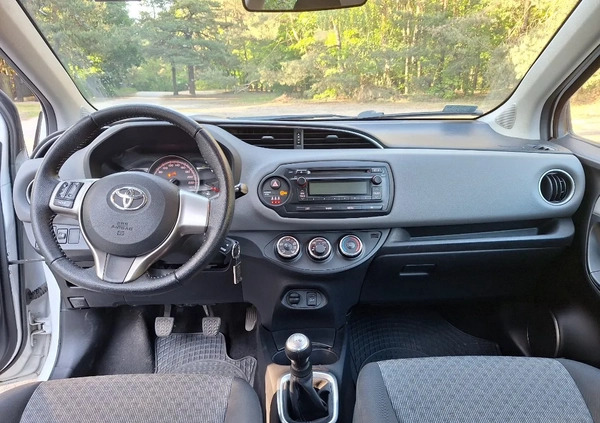 Toyota Yaris cena 38500 przebieg: 74800, rok produkcji 2015 z Warszawa małe 211